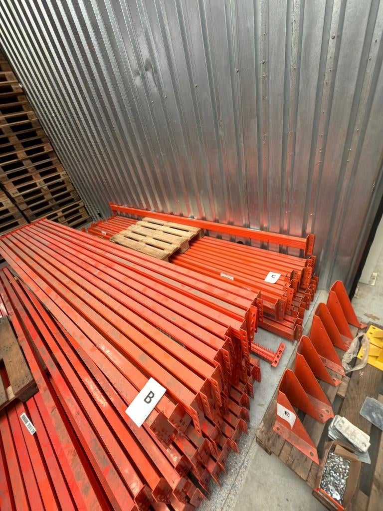 111 stelling liggers + accessoires, Ophalen