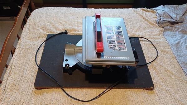 Scie à onglet arrière, Bricolage & Construction, Outillage | Scies mécaniques, 600 à 1200 watts, Scie à onglet, Comme neuf, Enlèvement