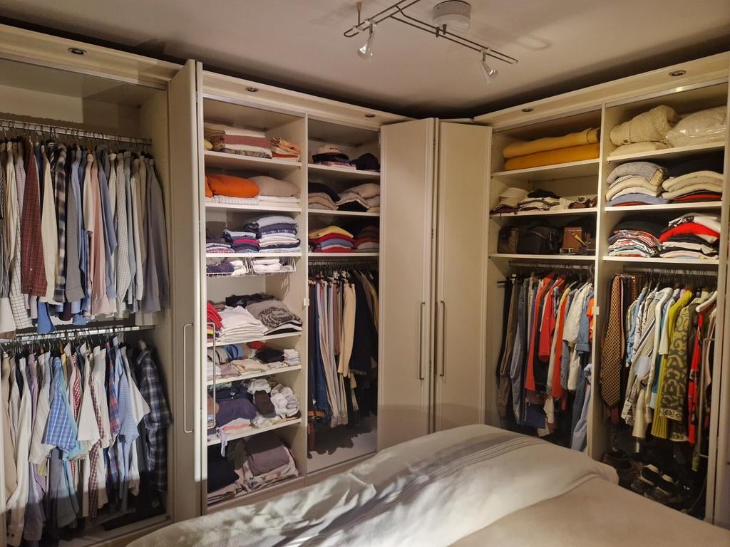 Armoire blanche, Enlèvement