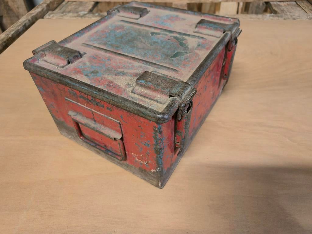 Metalen koffer opberg kist werkbak materiaal tractor kar, Doe-het-zelf en Bouw, Ophalen