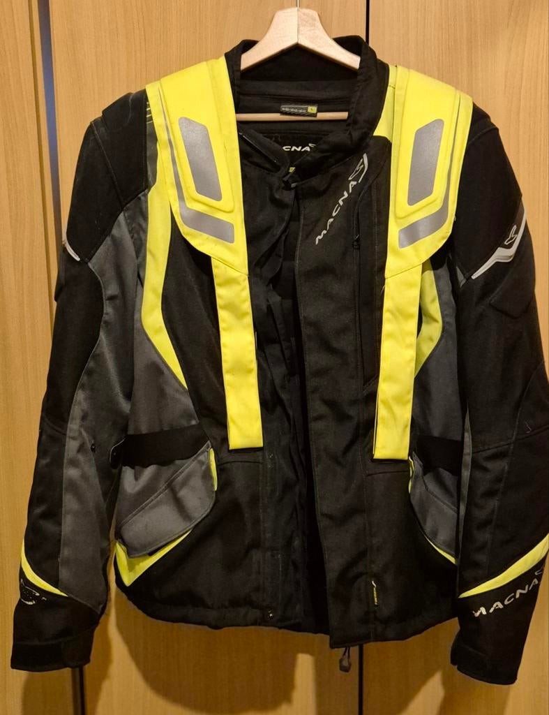 Motovest Macna taille L, Motos, Vêtements | Vêtements de moto, Enlèvement