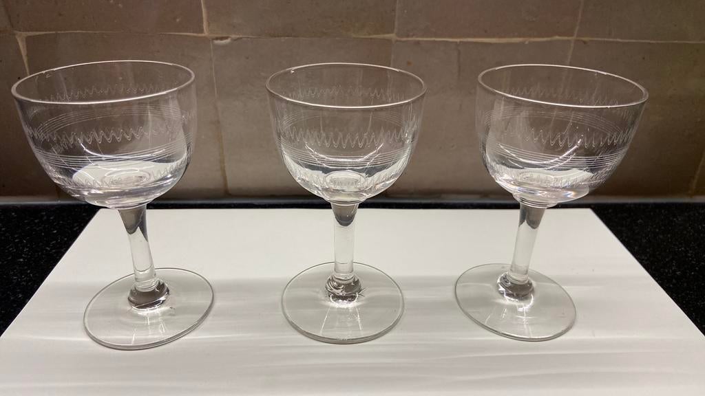 Trois verres à liqueur anciens, Enlèvement ou Envoi