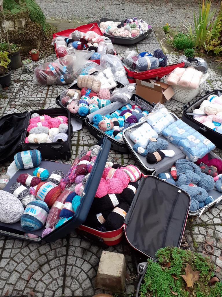 Nieuwe breiwol honderden bollen alles halve prijs overlijden, Hobby en Vrije tijd, Breien en Haken, Ophalen, Nieuw, Breien, Wol of Garen