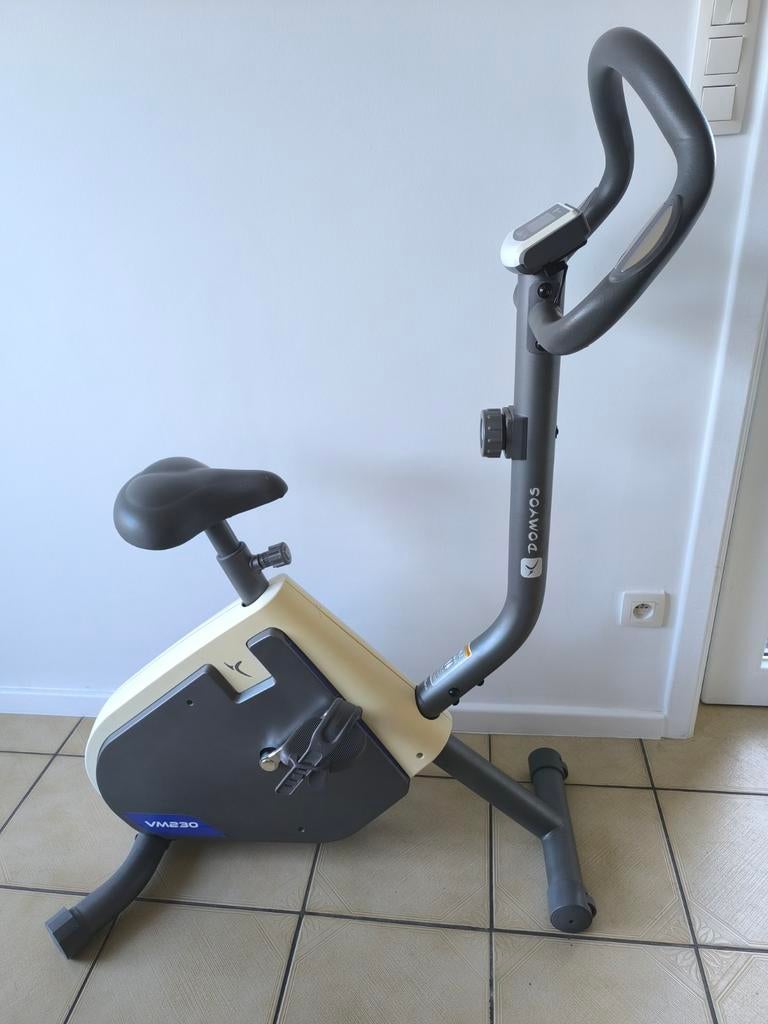 Vélo d'appartement Domyos VM230, Sports & Fitness, Appareils de fitness, Utilisé, Jambes, Vélo d'appartement