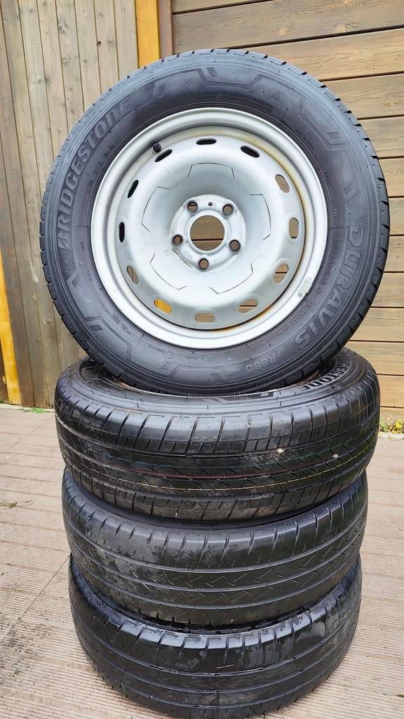 Pneus sur jante BRIDGESTONE R660 205/65/ R16 C - 107/105 LT, Autos : Pièces & Accessoires, Pneus & Jantes, Pneus et Jantes, 16 pouces