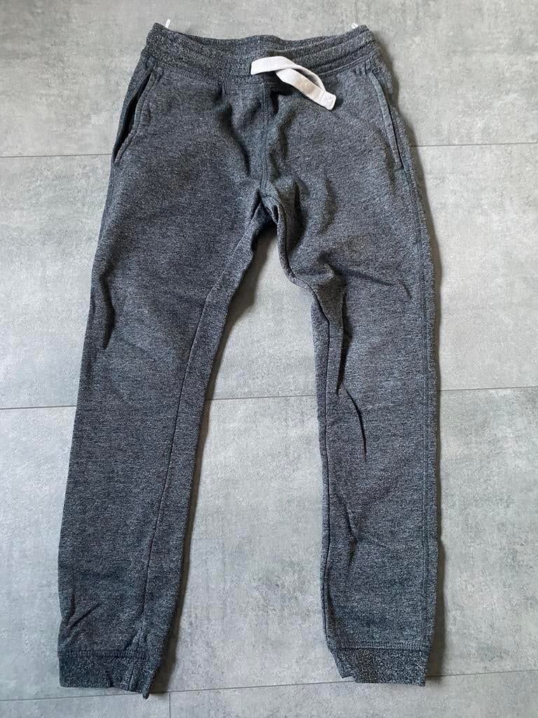 Grijs-zwart gespikkelde joggingbroek maat 140, Kinderen en Baby's, Broek, Gebruikt, C&A, Ophalen of Verzenden
