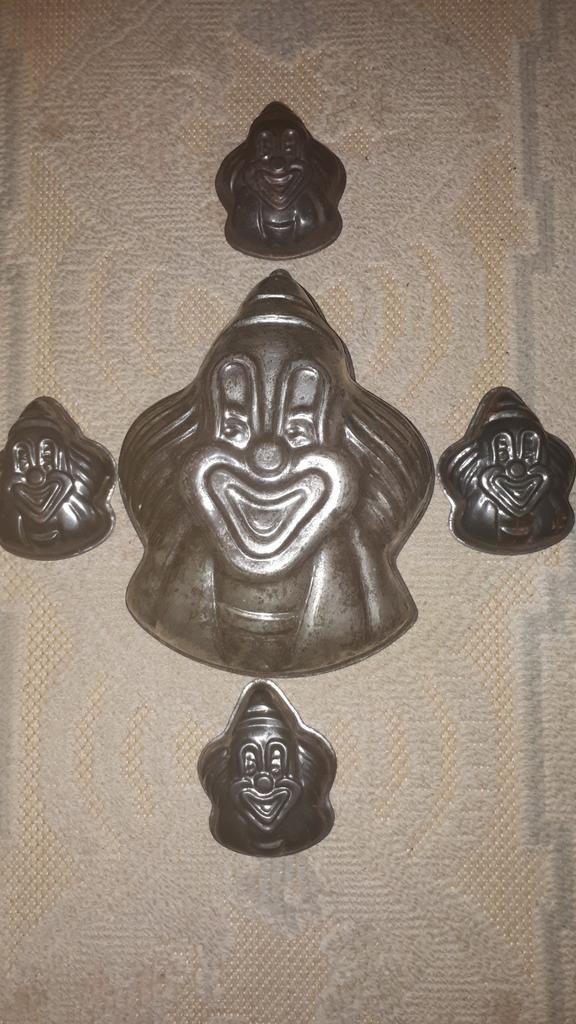 Vintage chocoladevorm , clown in blik, bakmal, voedselvorm,, Antiek en Kunst, Antiek | Keukengerei, Ophalen of Verzenden