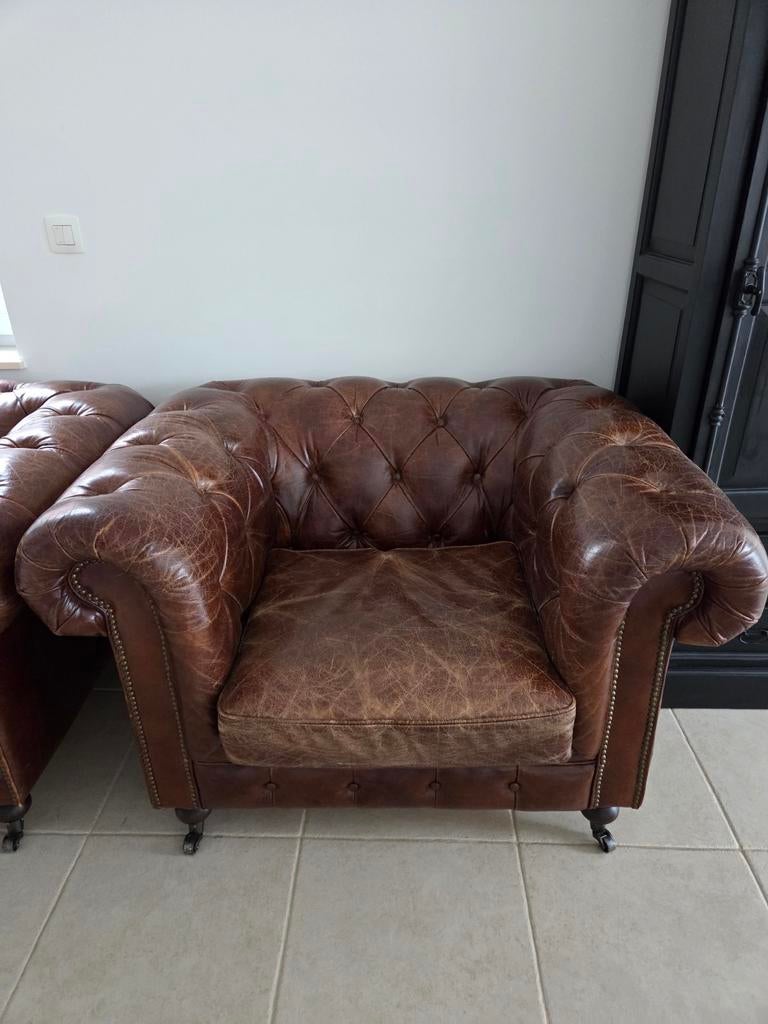 Sièges Chesterfield (les deux), Enlèvement