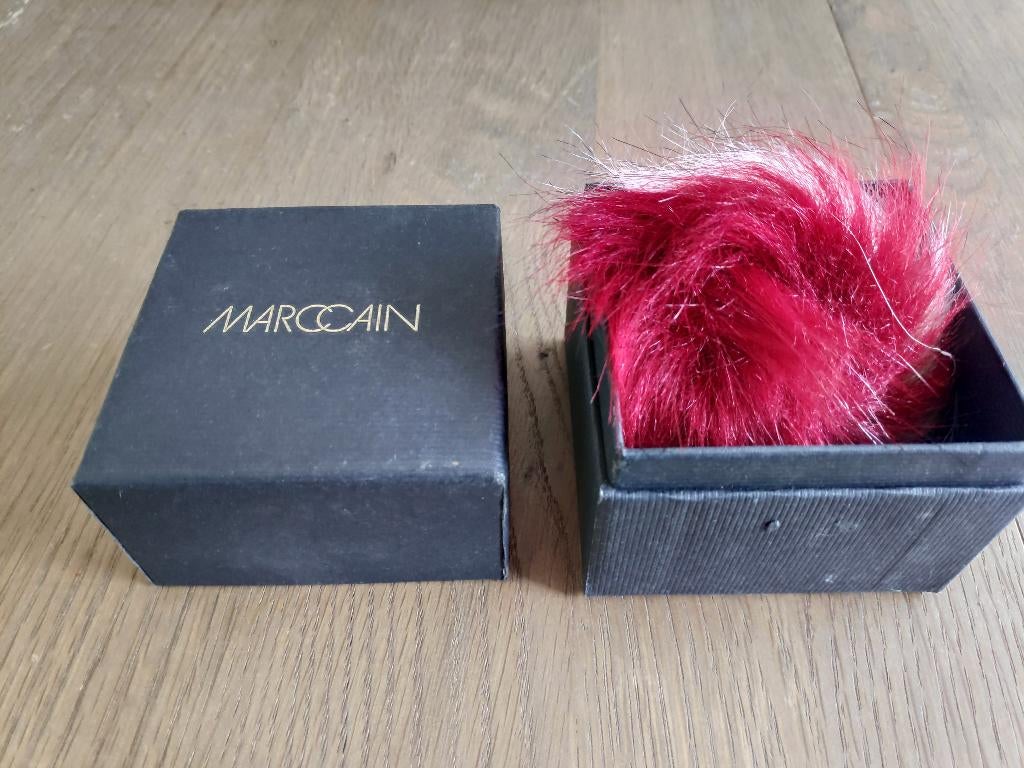 Sleutelhangers Marc Cain en Ted Baker, Ophalen