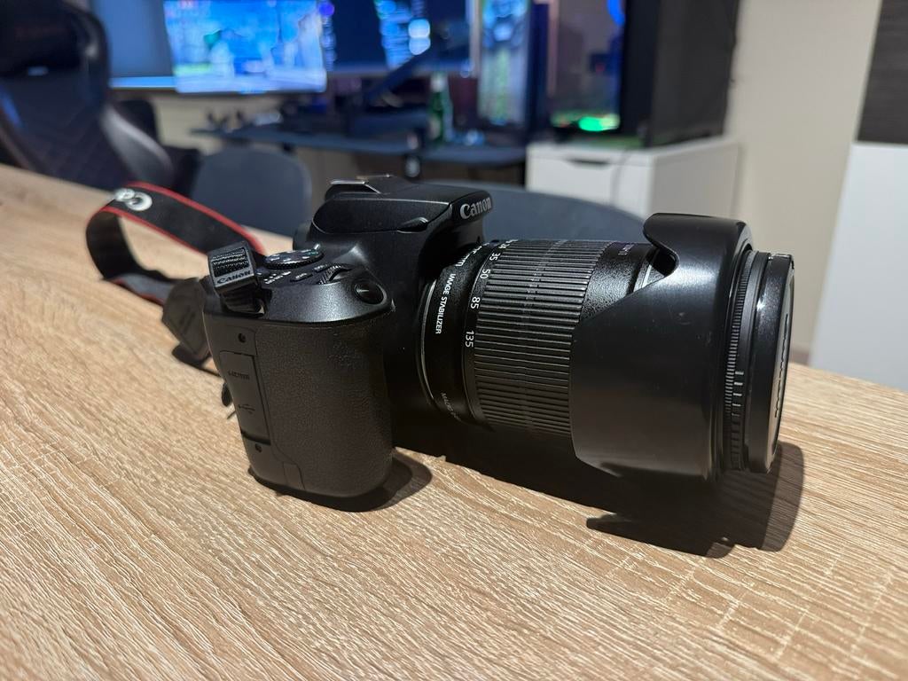 Canon 250D + Statief & toebehoren, Audio, Tv en Foto, Fotocamera's Digitaal, Ophalen, Spiegelreflex, Canon, Zo goed als nieuw