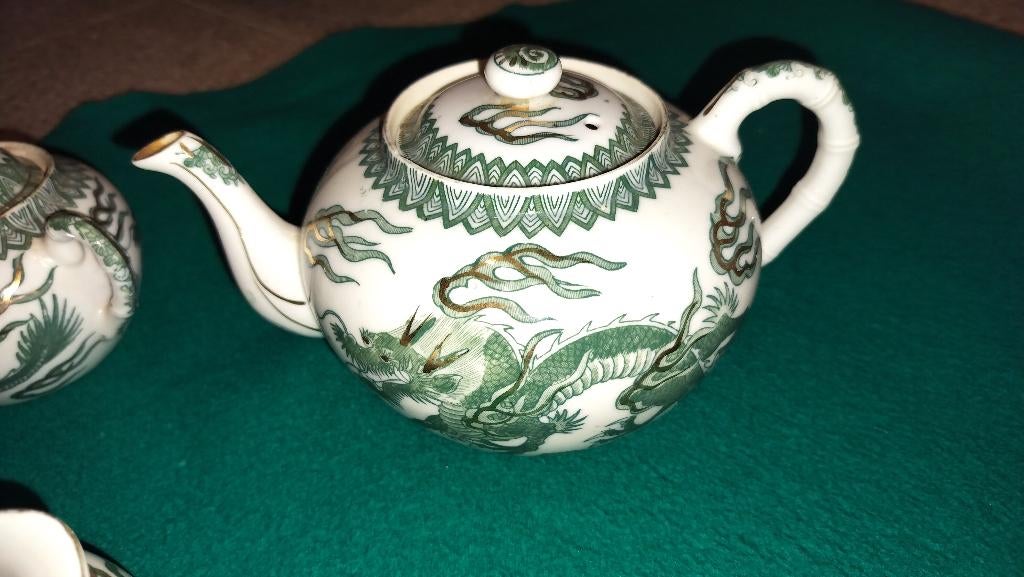 Service à thé en porcelaine, Enlèvement