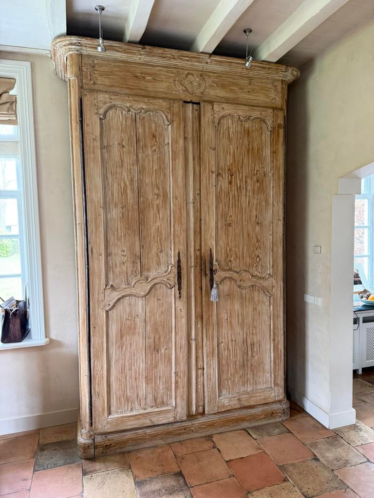 Armoire linnenkast, Ophalen