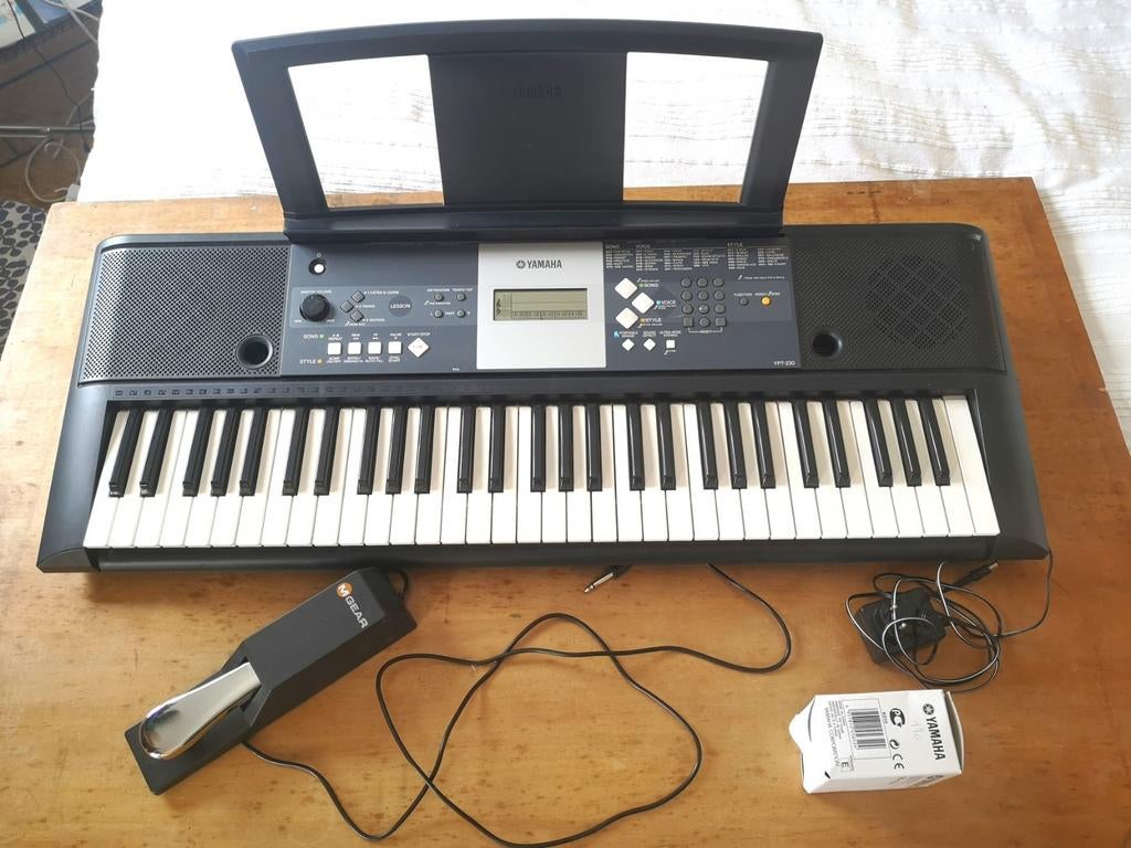 YAMAHA KEYBOARD,  YPT-230, Muziek en Instrumenten, Ophalen, Yamaha