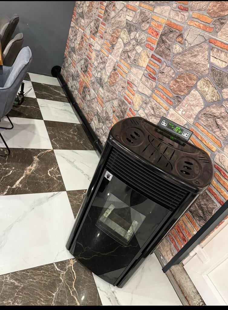 Pellka Pelletkachel 15kW – Zo goed als nieuw + Garantie!, Huis en Inrichting, Kachels, Ophalen, Zo goed als nieuw, Pelletkachel