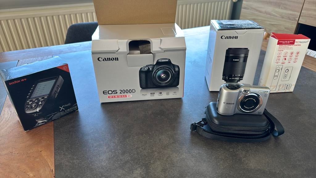 Canon EOS 2000D kit inclusief 2 lenzen en accessoires, TV, Hi-fi & Vidéo, Appareils photo numériques, Enlèvement, Reflex miroir