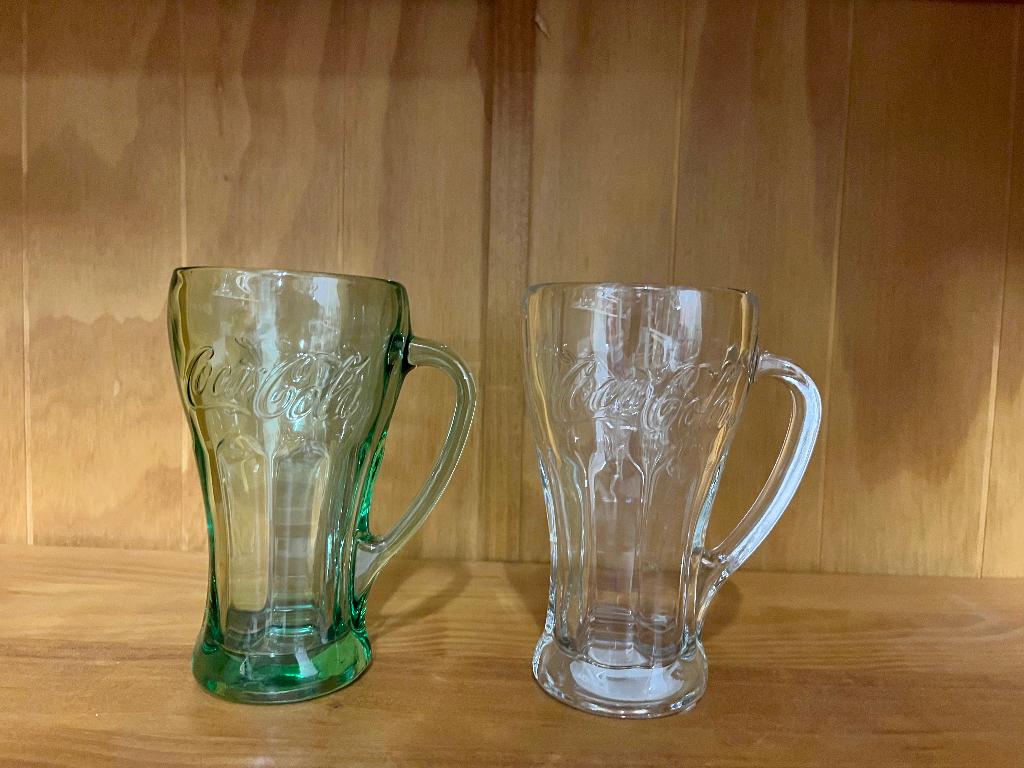 Coca Cola glazen 2 verschillende kleuren, dezelfde soort, Verzamelen, Ophalen, Nieuw, Frisdrankglas