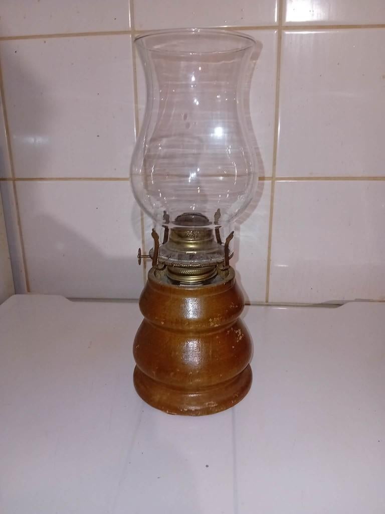 lampe à huile avec base en bois, Antiquités & Art, Enlèvement ou Envoi