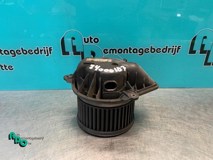 Kachel Ventilatiemotor van een Opel Vivaro (Vivaro 01-), Auto-onderdelen, Gebruikt, -, -, Opel