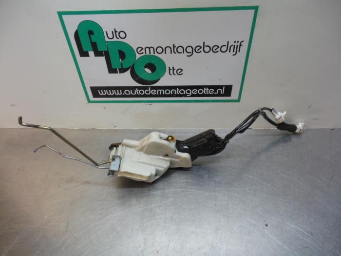 Deurslot Mechaniek 4Deurs rechts-voor van een Suzuki Wagon R, Gebruikt, -, -, Ophalen of Verzenden