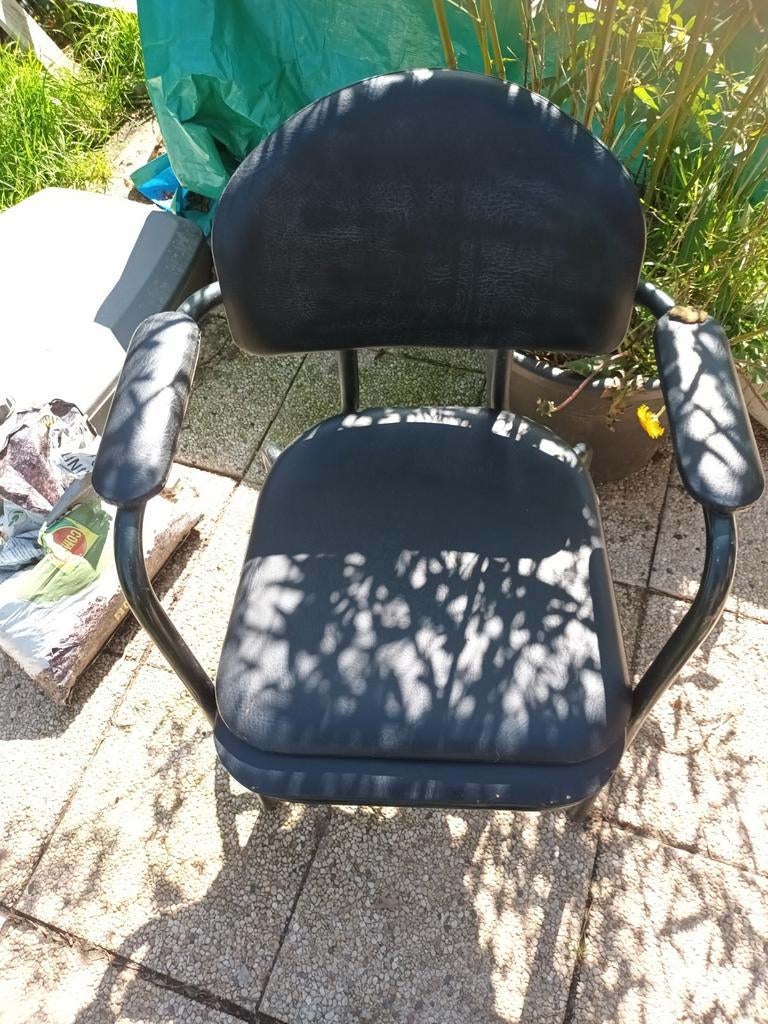Chaise percée vermeiren, Divers