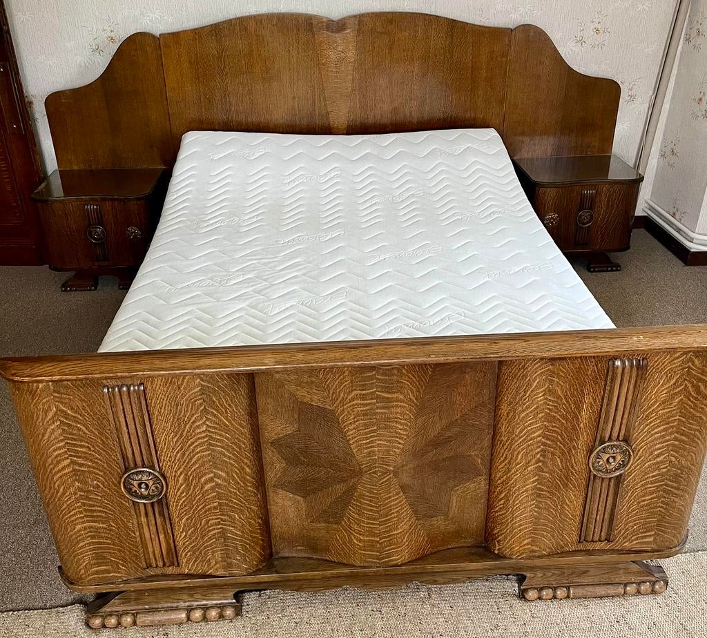 Art Deco bed jaren 50 met 2 nachtkastjes en 2 lattenbodems, Antiek en Kunst, Antiek | Meubels | Bedden, Ophalen
