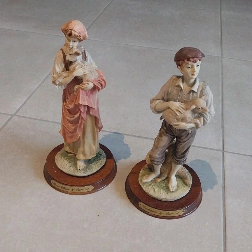 2 biscuit beeldjes, Ophalen