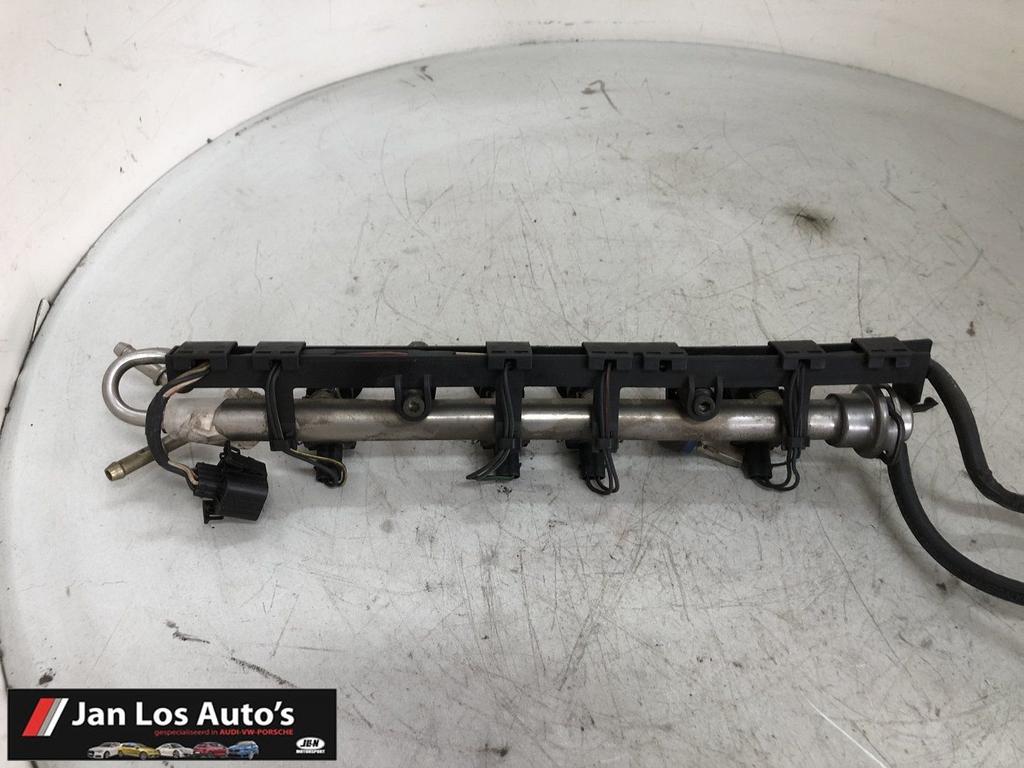 VW Golf 2.0 GTI injectorrail 037133317ab, Autos : Pièces & Accessoires, Volkswagen, -, Utilisé, -