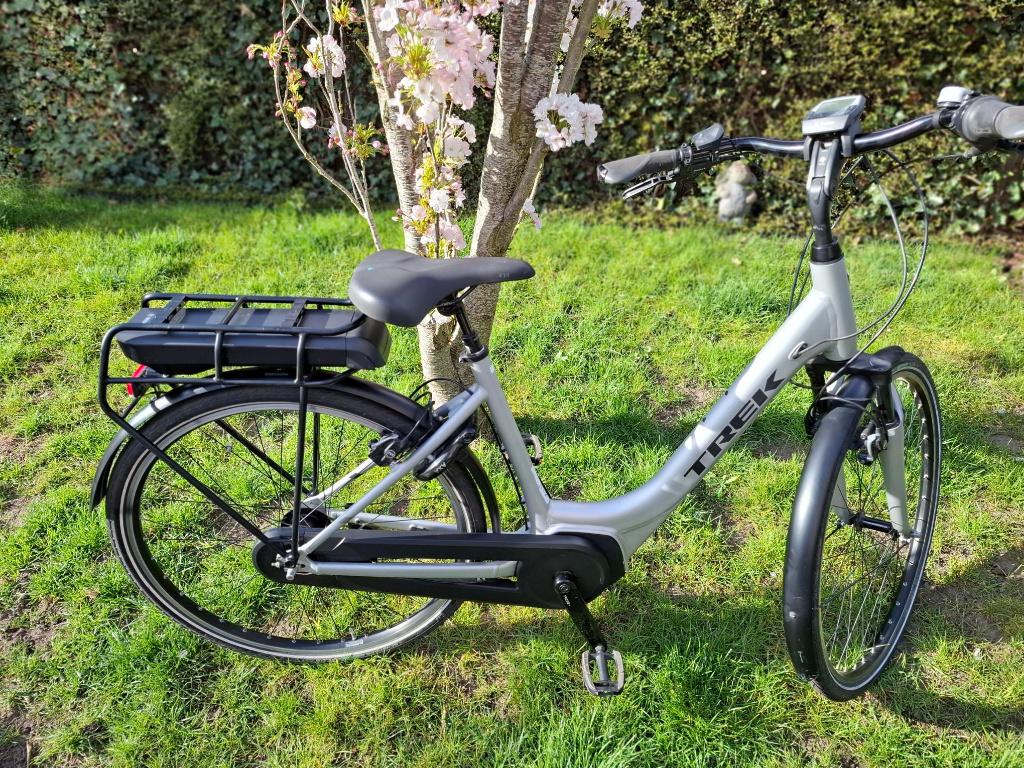 Electrische damesfiets TREK LM2+, Gebruikt, 47 tot 51 cm, 50 km per accu of meer, Ophalen