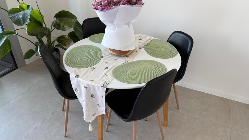 Eettafel met 2 stoelen, Ophalen of Verzenden, Zo goed als nieuw