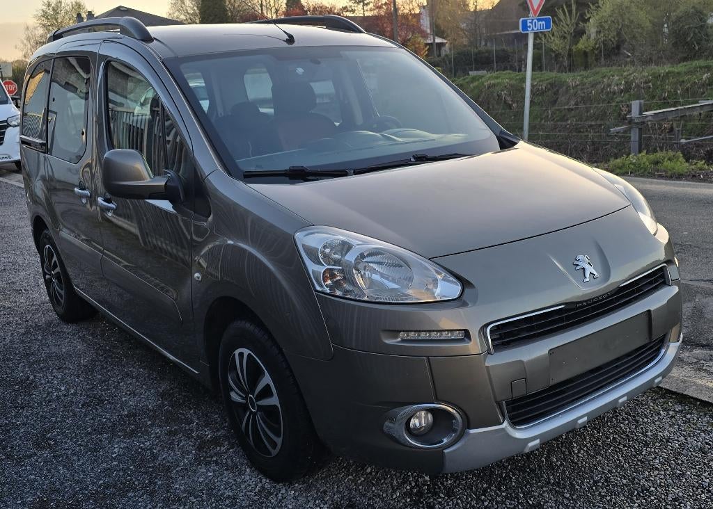 PEUGEOT PARTNER STYLE 1.6 HDI 2014 /NEW DISTRIBUTION/EURO 5B, Autos, Peugeot, Euro 5, Entreprise, Rétroviseurs électriques, Boîte manuelle