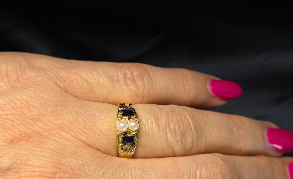 Bague vintage en or avec saphir et perles.2026/144, Bijoux, Sacs & Beauté, Bagues, Enlèvement ou Envoi, Comme neuf, Or, 17 à 18