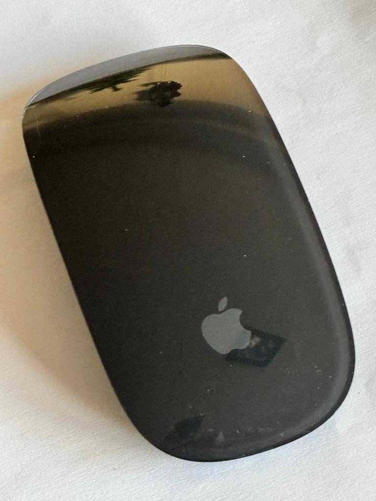 Apple Magic Mouse Noire, Computers en Software, Muizen, Muis, Ophalen of Verzenden, Zo goed als nieuw, Draadloos