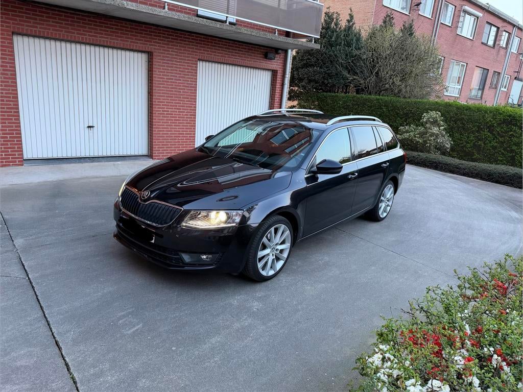SKODA OCTAVIA 2.0TDI DSG AUTOMATIQUE EURO6, Autos, Achat, Détection des panneaux routiers, Euro 6, Noir