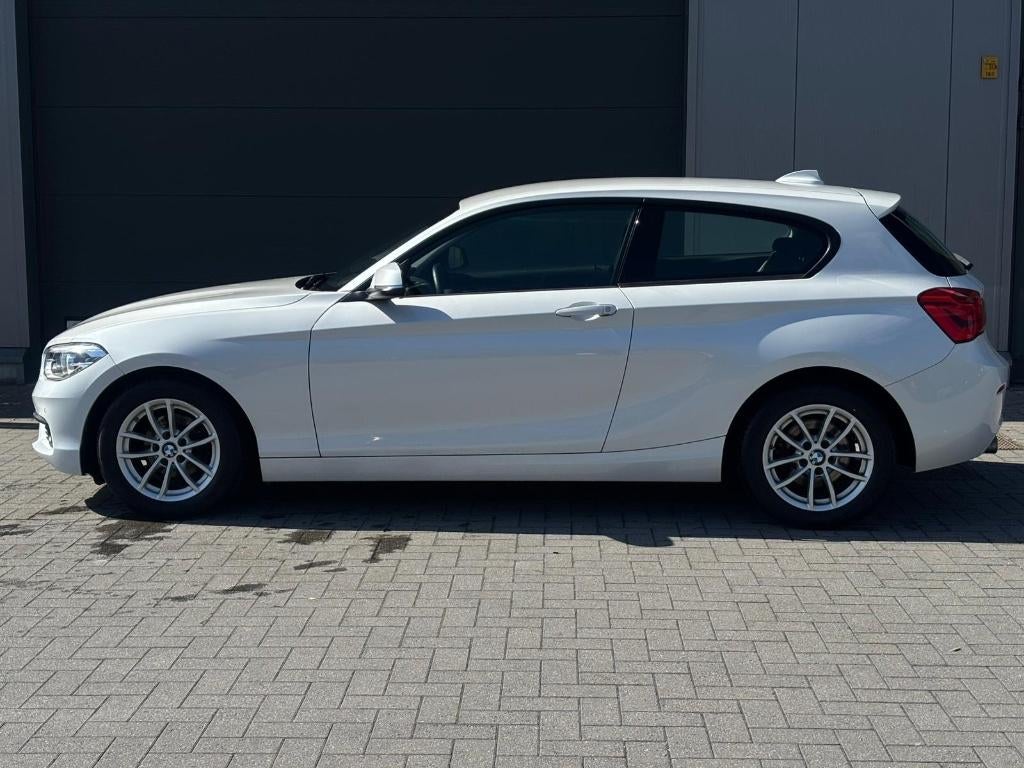 BMW 118I benzine automaat, Auto's, Wit, Bedrijf, 5 zetels, 3 cilinders