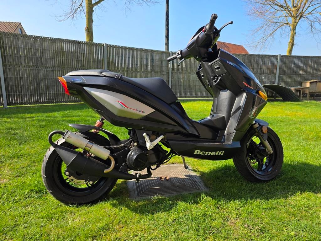 Benelli 49x, Vélos & Vélomoteurs, Scooters | Yamaha, Comme neuf, Classe B (45 km/h), Enlèvement, Deux-temps