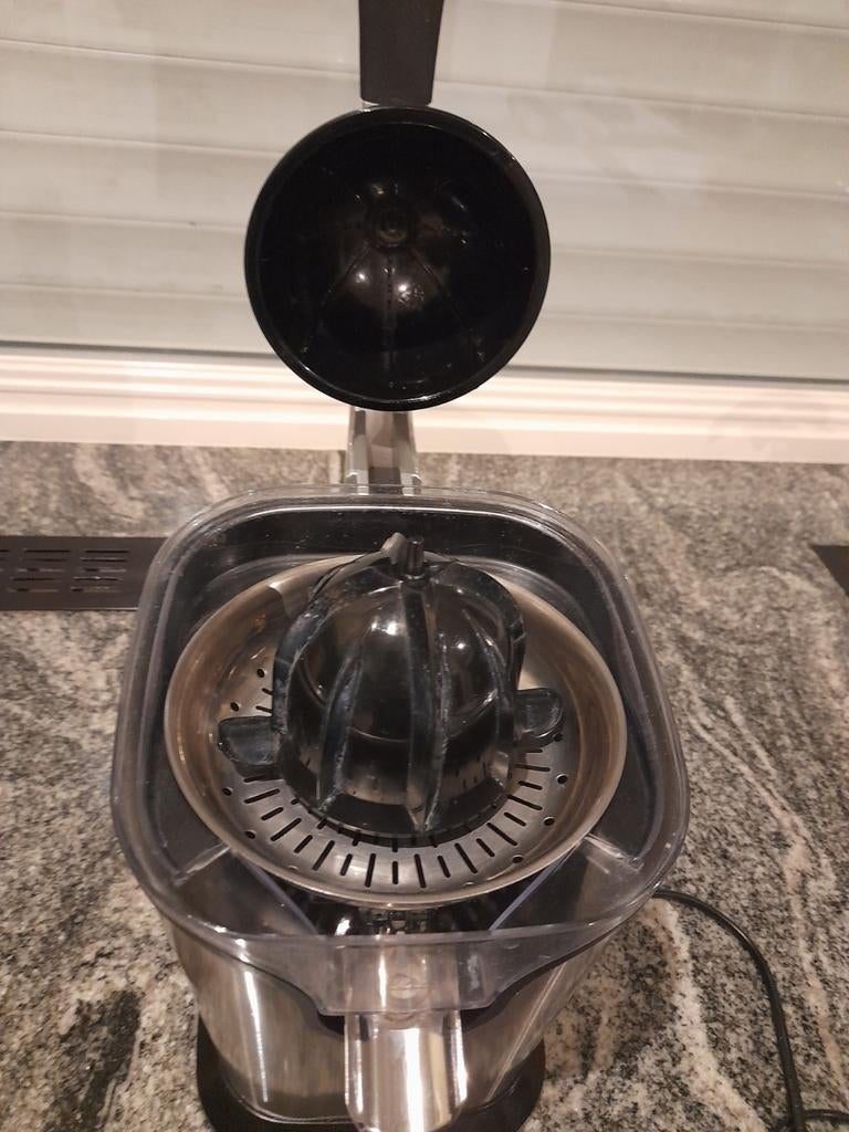 Presse jus fritel, Enlèvement