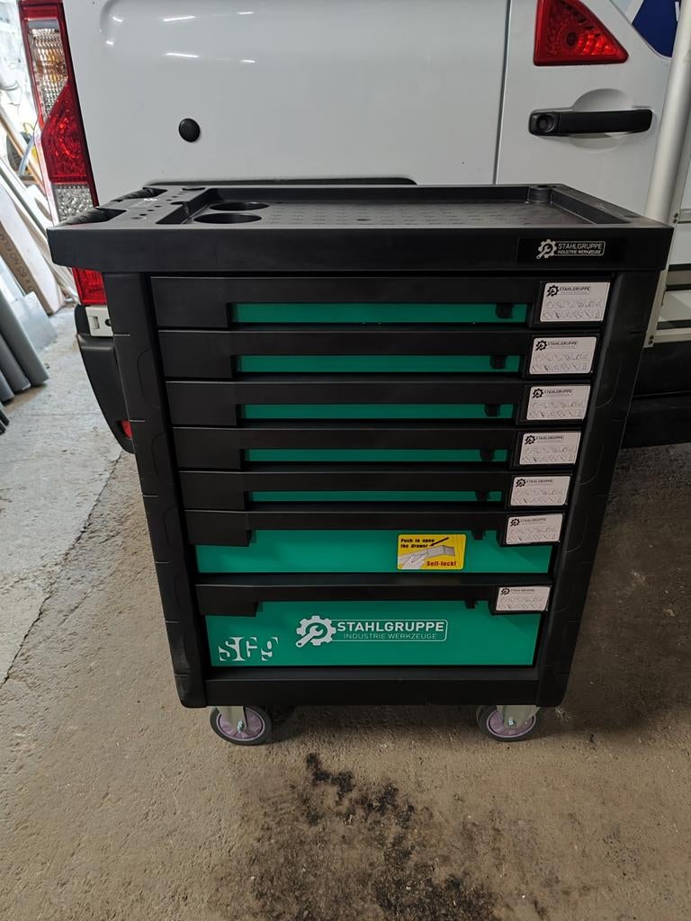 Stahlgruppe SG9 professionele werkplaatswagen, Ophalen