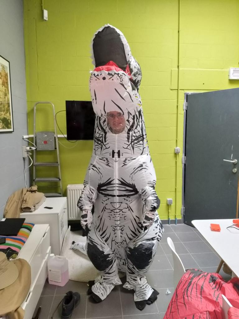Opblaasbaar Wit T-rex Dinosaurus kostuum - Universele maat, Ophalen of Verzenden, Gedragen, Overige maten, Kleding