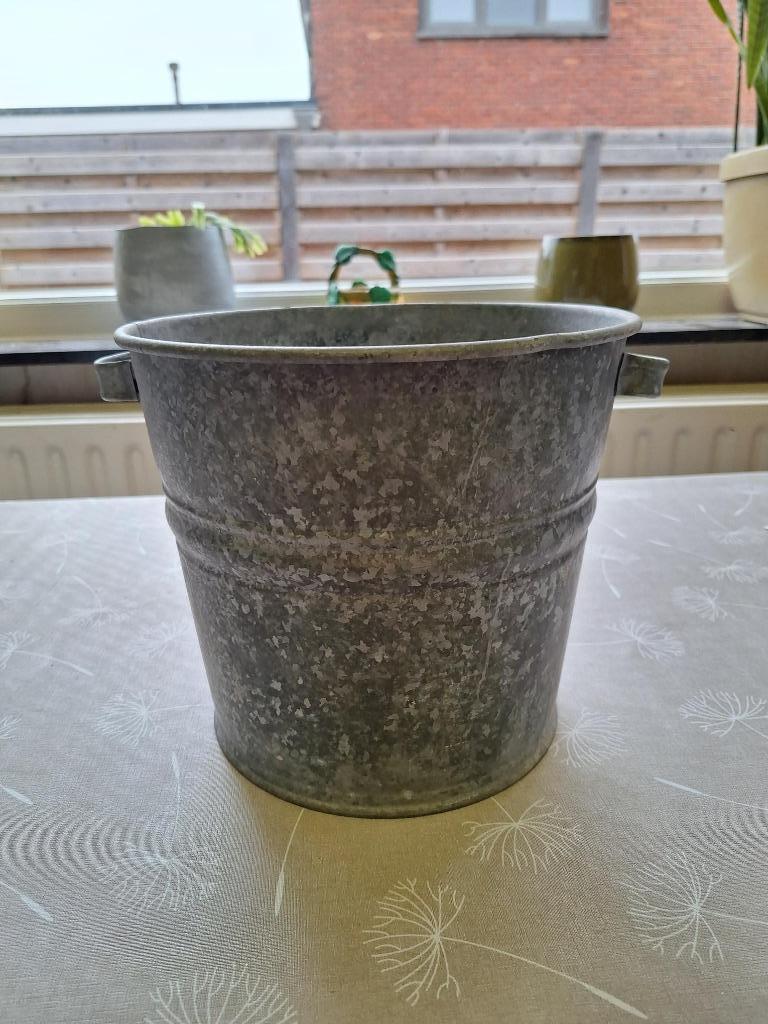 emmer in ijzer met 2 oortjes (handvaten), Ophalen, Gebruikt, IJzer