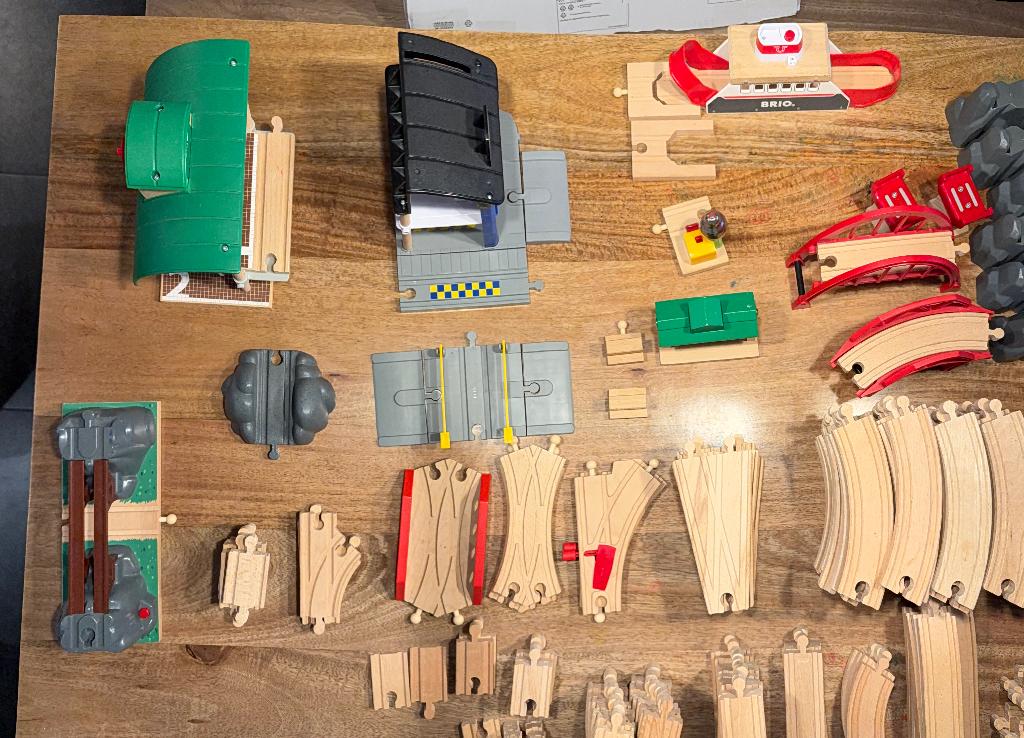 Brio Train collection - meer dan 200 sporen en treintjes, Ophalen, Zo goed als nieuw, Overige typen