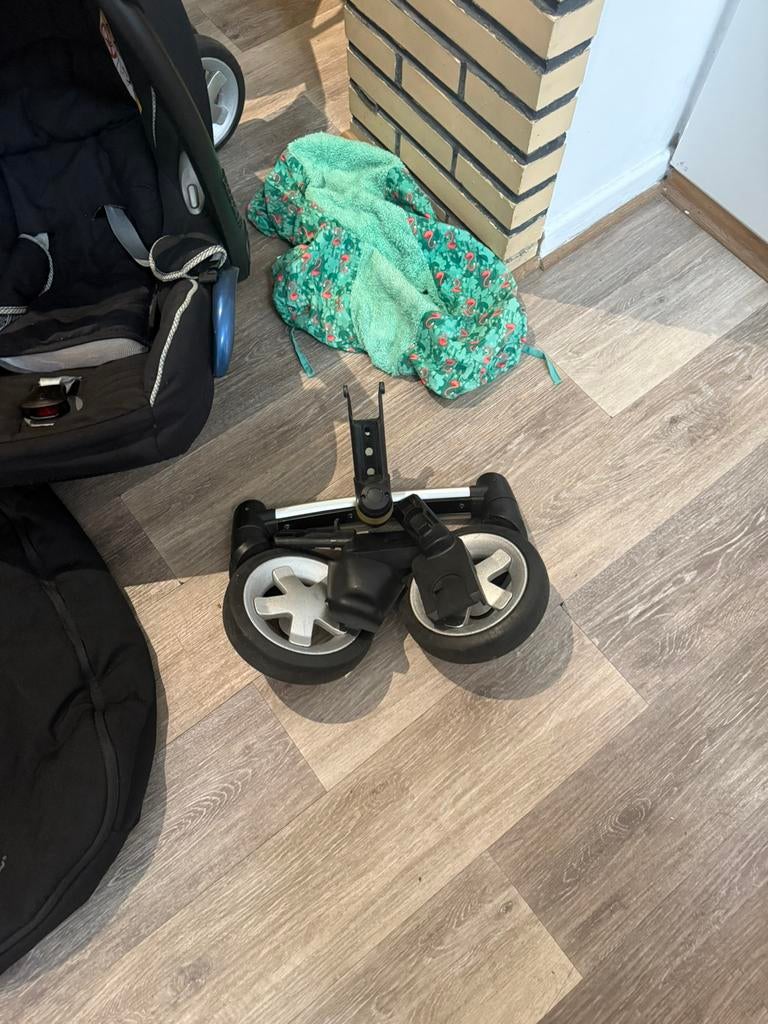 Poussette Quinny couleur noir 3 en 1, Enfants & Bébés, Poussettes & Combinaisons, Poussette combi, Avec nacelle, Quinny, Enlèvement