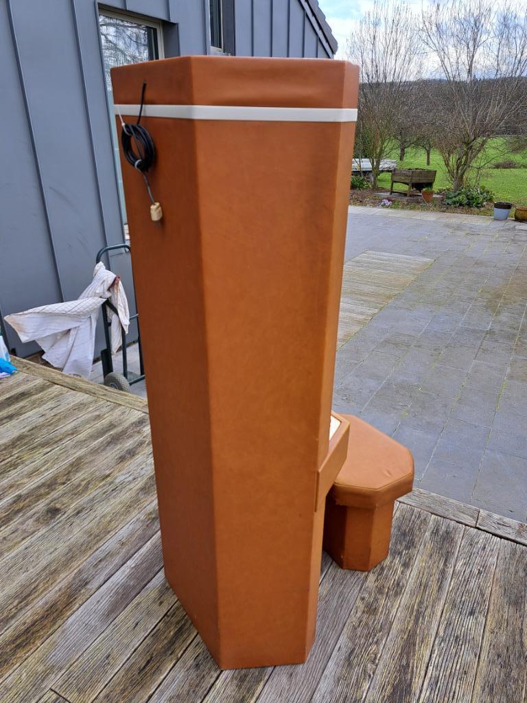 Coiffeuse vintage en skaï brun et son siège d'origine, Maison & Meubles, Tables | Coiffeuses, Enlèvement, 50 à 100 cm, 100 à 150 cm