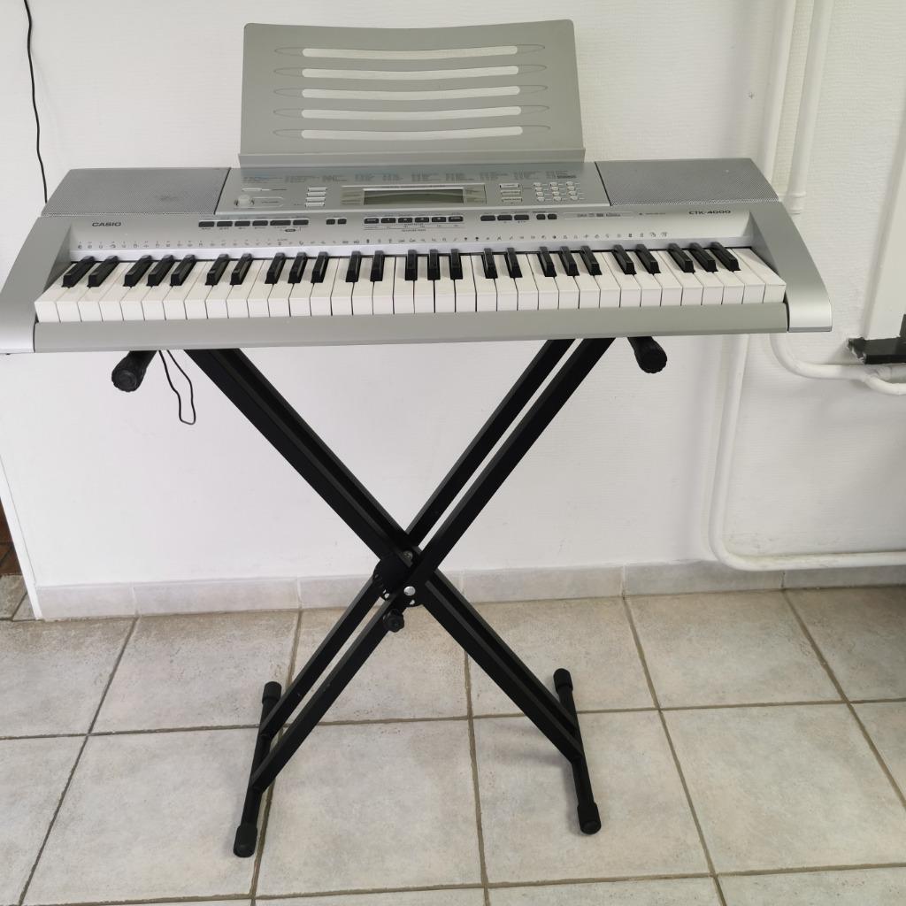 Keyboard CASIO CTK 4000 inclusief verstelbare standaard, Muziek en Instrumenten, Ophalen, Gebruikt, 61 toetsen, Casio