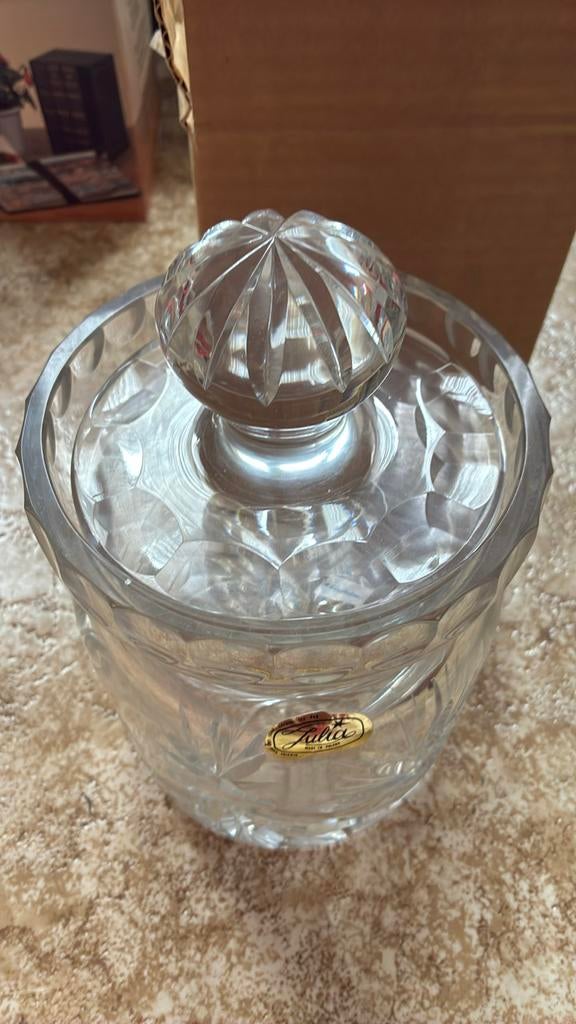 Vase Julia en cristal, Enlèvement