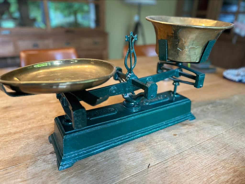 Antieke weegschaal met koperen schalen, Antiek en Kunst, Ophalen, Koper