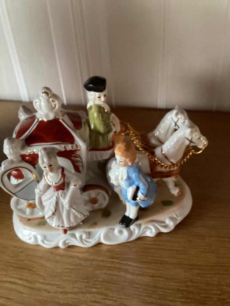 Calèche de fête en porcelaine avec chevaux, Antiquités & Art, Enlèvement ou Envoi