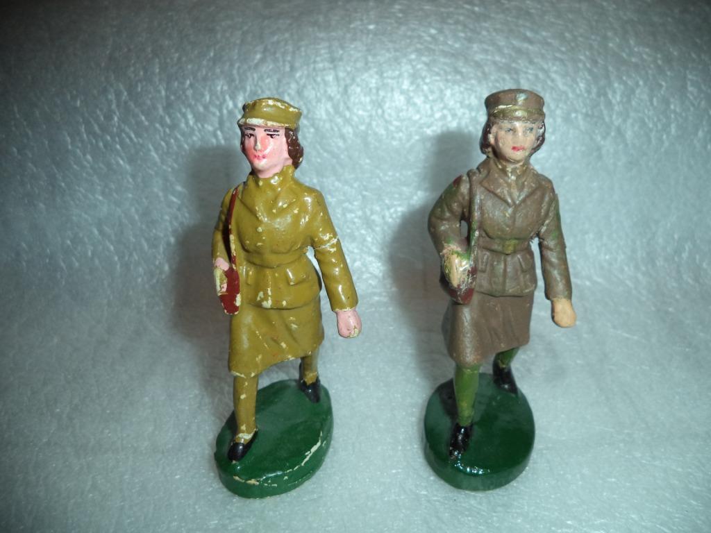 Nazaire Beeusaert 2 femmes soldats, Antiquités & Art, Antiquités | Jouets, Enlèvement ou Envoi