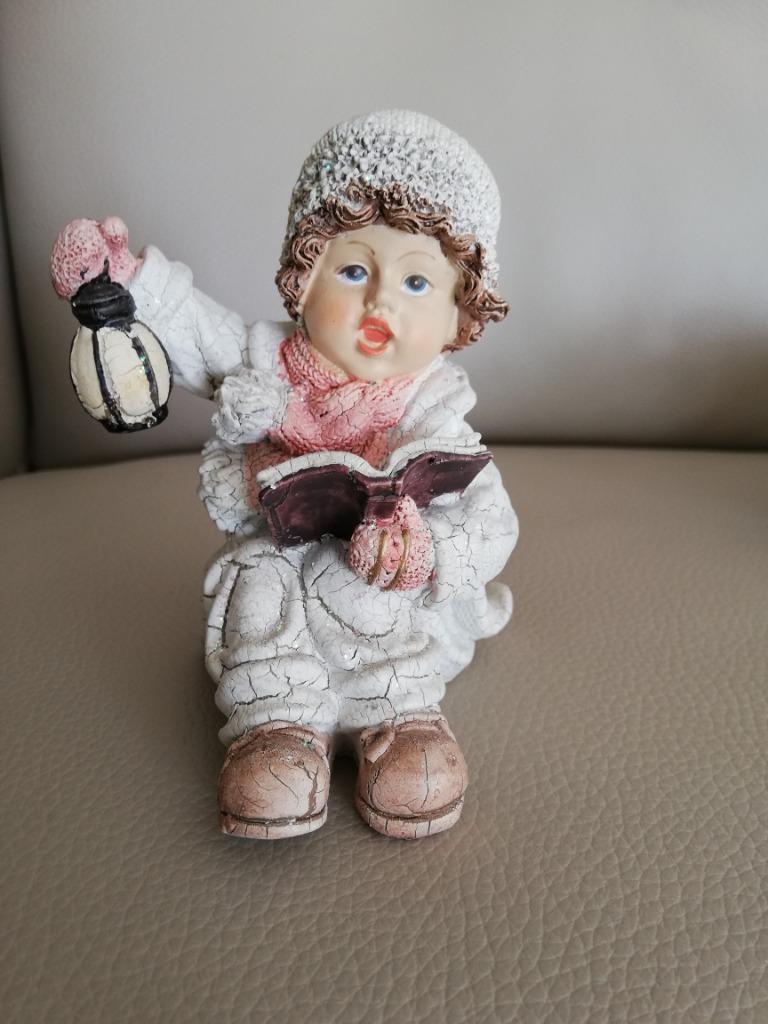 Beeldje meisje met nachtlamp zingt kerstlied, Verzamelen, Beelden en Beeldjes, Ophalen of Verzenden, Zo goed als nieuw, Mens