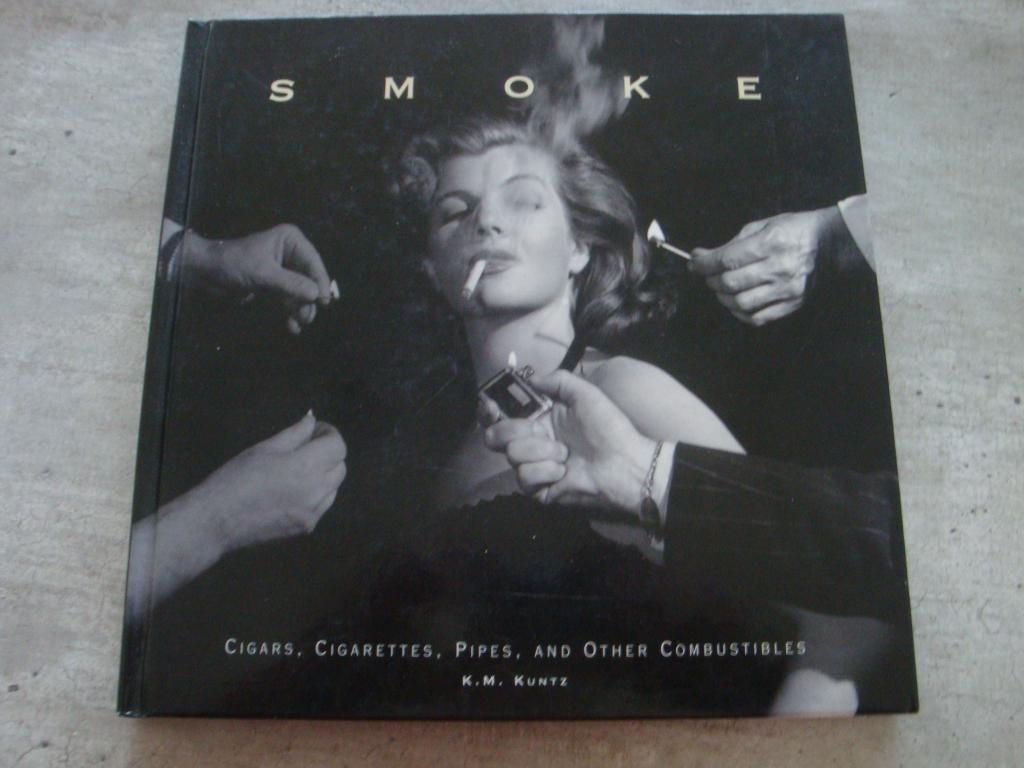 SMOKE ..., Livres, Art & Culture | Arts plastiques, Utilisé, Enlèvement ou Envoi