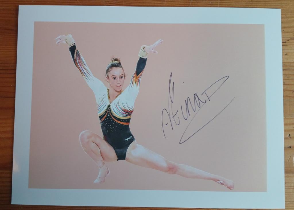 Gesigneerde foto van Nina Derwael.  Warmste Week., Verzamelen, Verzenden, Nieuw, Gesigneerd